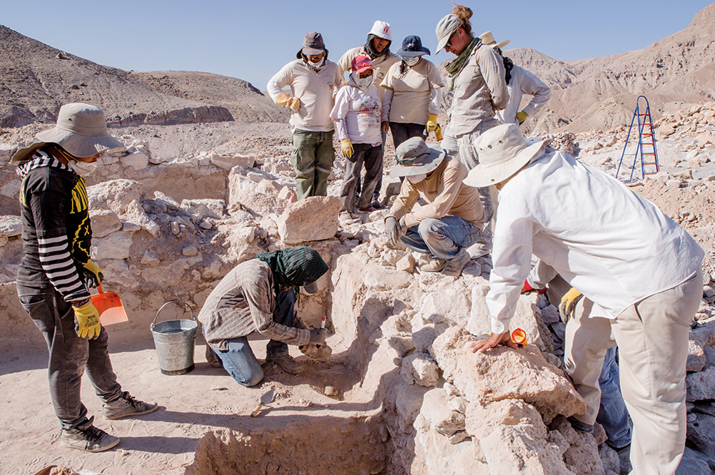 The team gathers around Maico Aybar Villalobos as he dusts off a stunning face-neck jar. 