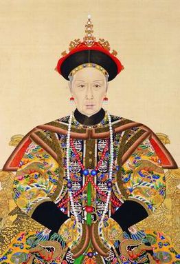 An empress wears a hat with a diadem
