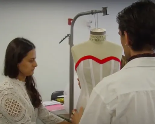 Recréation d'une robe Dior à la bourse du design.
