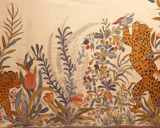 Sari filé et tissé à la main avec des tigres et des plantes.