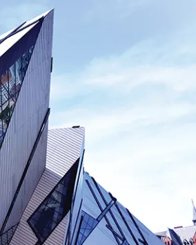 Le cristal Michael Lee-Chin sur Bloor Street.
