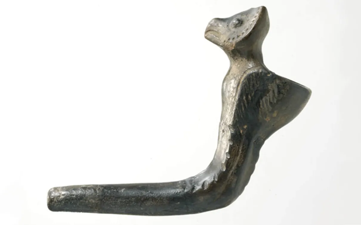 Pipe à fumer iroquoise en terre cuite.