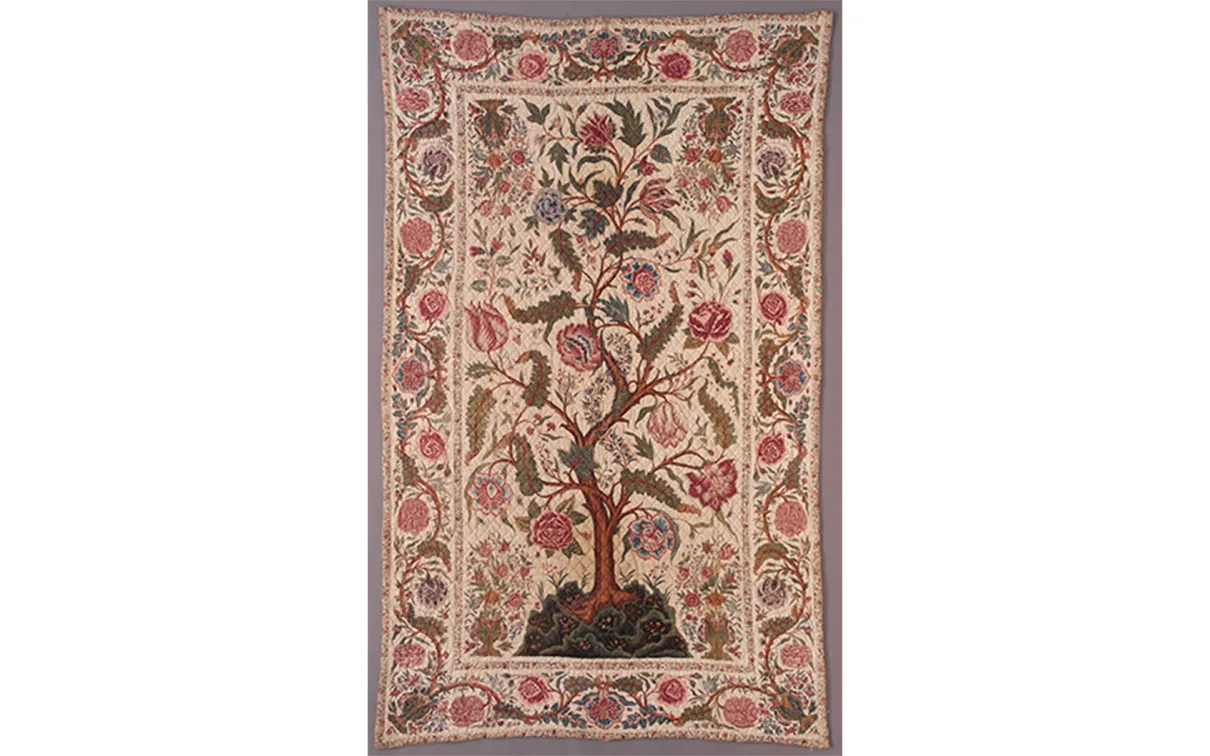 Couverture de lit en chintz indien matelassé.