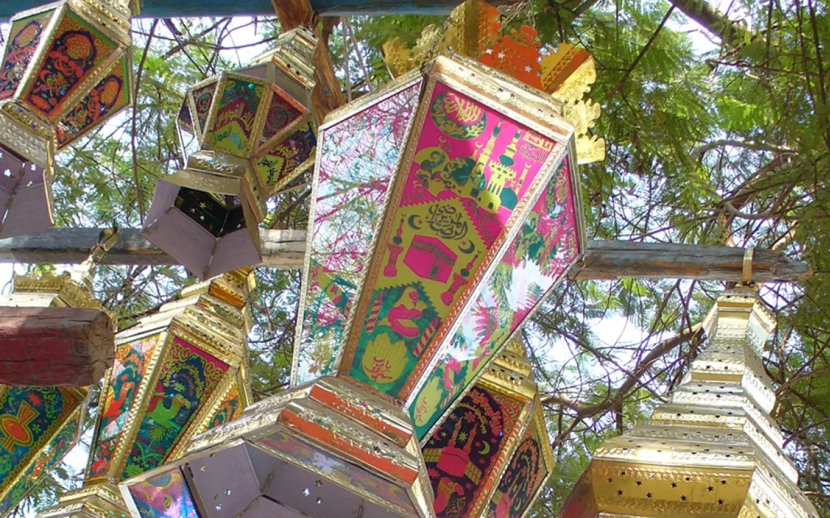 Lanternes du Ramadan vues d'en bas.