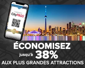 Billet mobile Toronto CityPASS avec code QR à côté de l'horizon de Toronto au crépuscule et texte "SAVE UP TO 38% AT THE 5 TOP ATTRACTIONS" (économisez jusqu'à 38 % dans les 5 principales attractions).